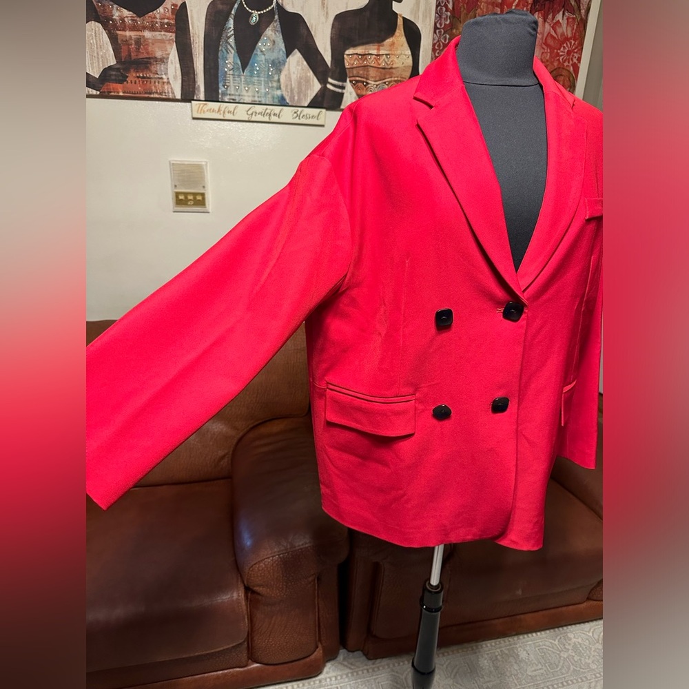 LIKE NEW HAVE RICE  BEAUTIFUL QUALITY RED COLOR WITH BLACK BUTTON BLAZER SIZE L